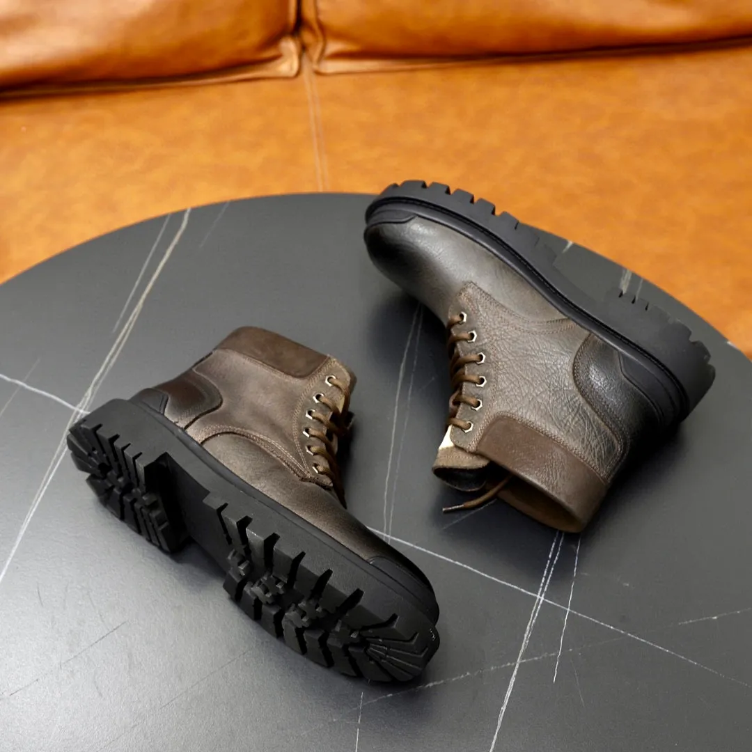 Ex-factory price: 640💰Thick wool imported from Australia Brand: UGG genuine purchasing agent Size: 38-44 Grade: Official website 1:1 Material: First layer of genuine leather waterproof and antifreeze upper Real wool lining Original non-slip soft wear-resistant outsole Style category: Men's casual shoes Trendy style Comfortable on the feet Color: Official website color synchronization